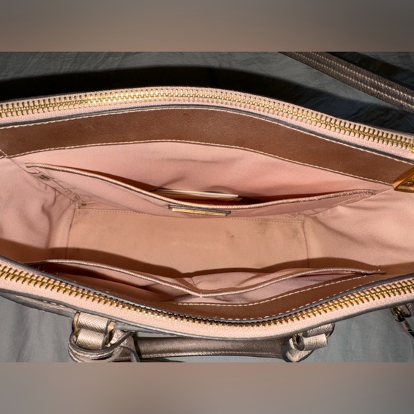 Tory Burch light rose gold, metallic Robinson purse - Picture 2 of 16